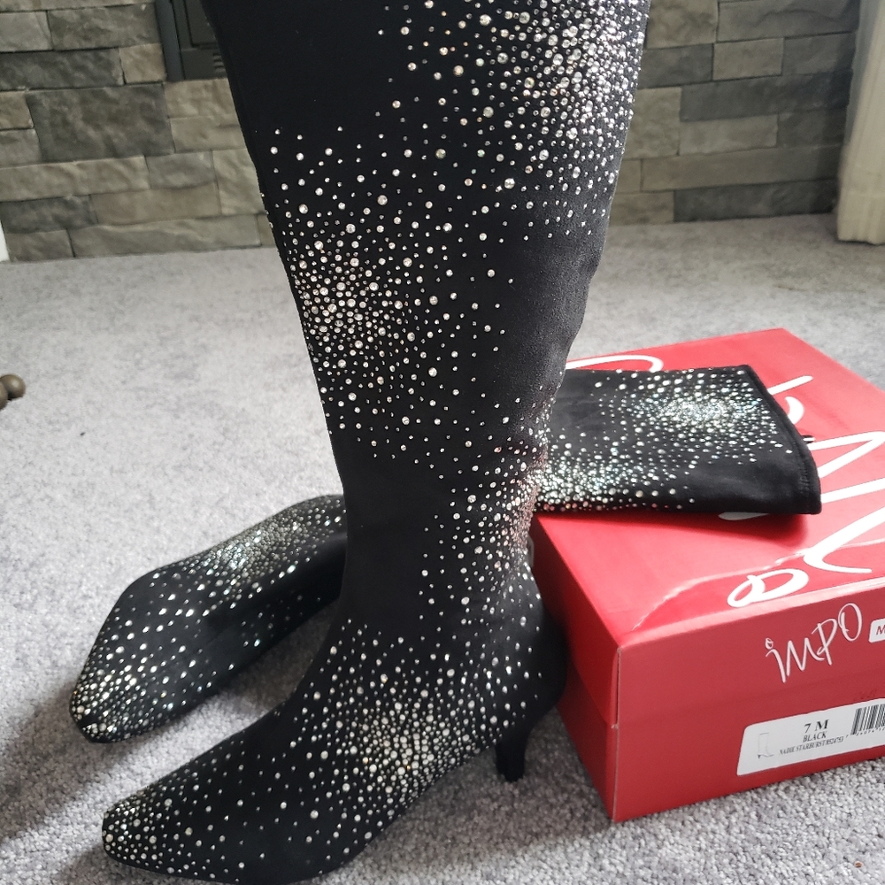 Black w/Starburst glitter design..size 7